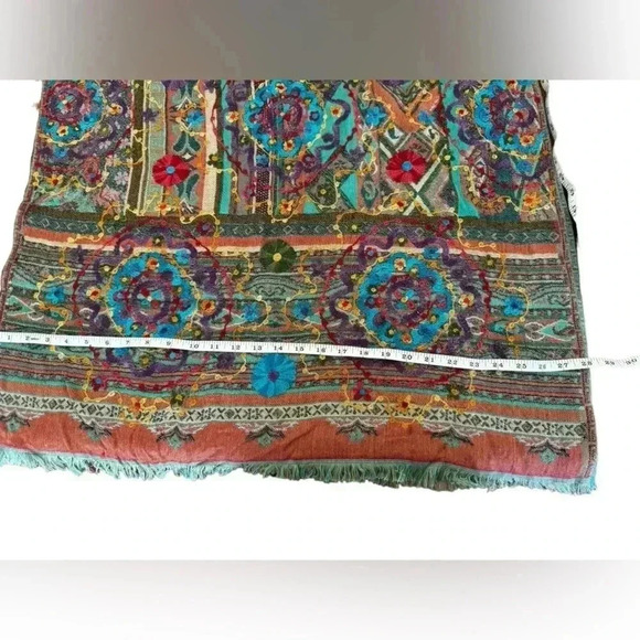 Naturae 100% Rayon Scarf/ Wrap - Picture 9 of 11